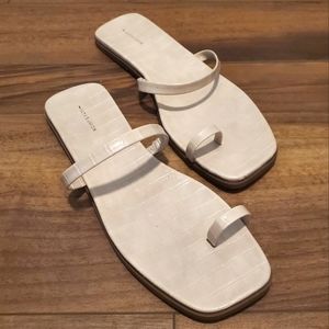NWB 14th & Union Cece Flat Sandal Cream Croc Size 11M